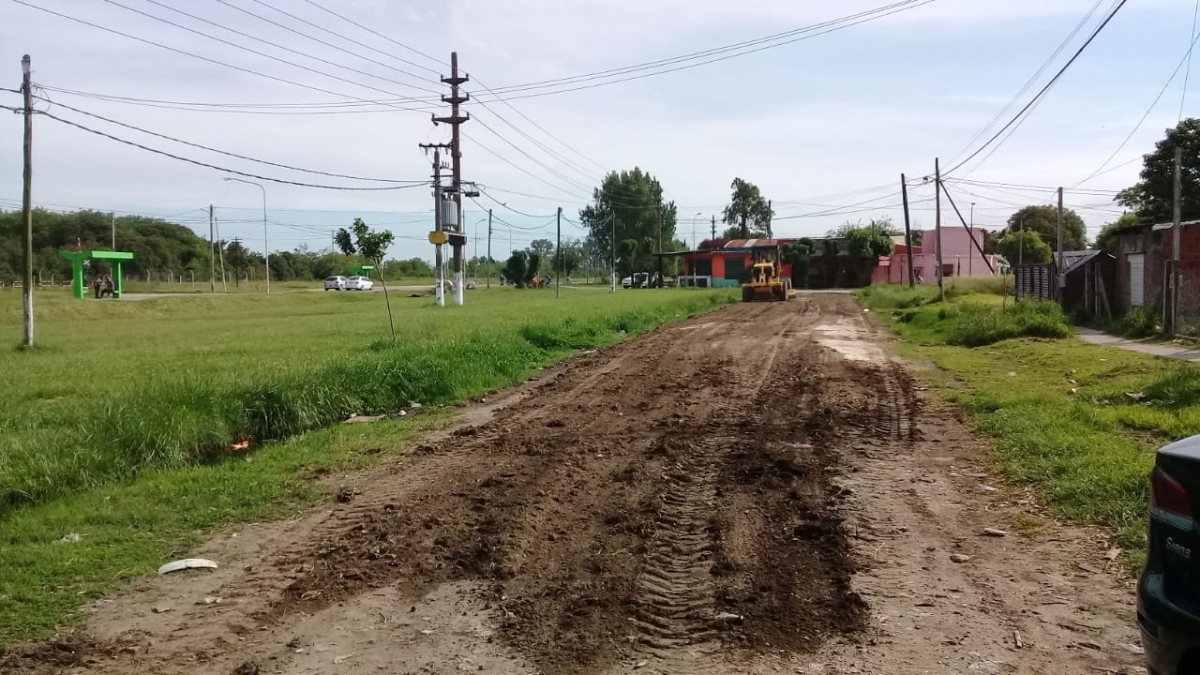 Nivelado de la colectora de la Ruta 40 en Don Rolando