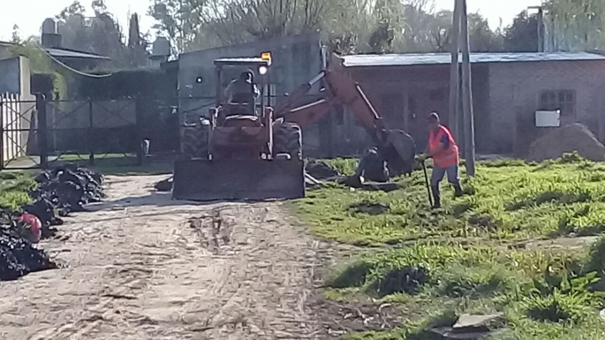 Zanjeo y limpieza de desagüel pluviales en El Prado