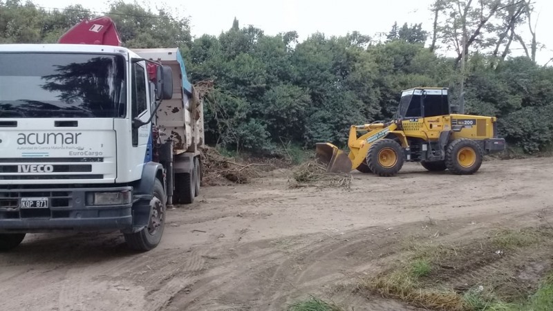 Continúan los trabajos de nivelado en calle Ferrari