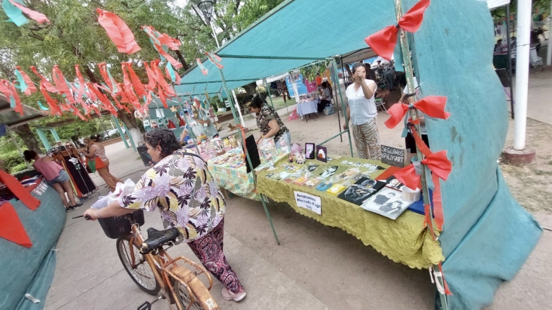 Feria navideña de artesanos y emprendedores