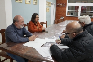 Entrega de tasa solidaria a los Bomberos Voluntarios