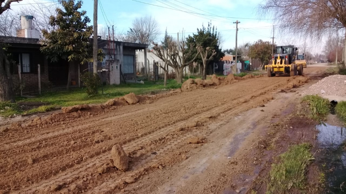 Nivelado y entoscado de República en El Prado