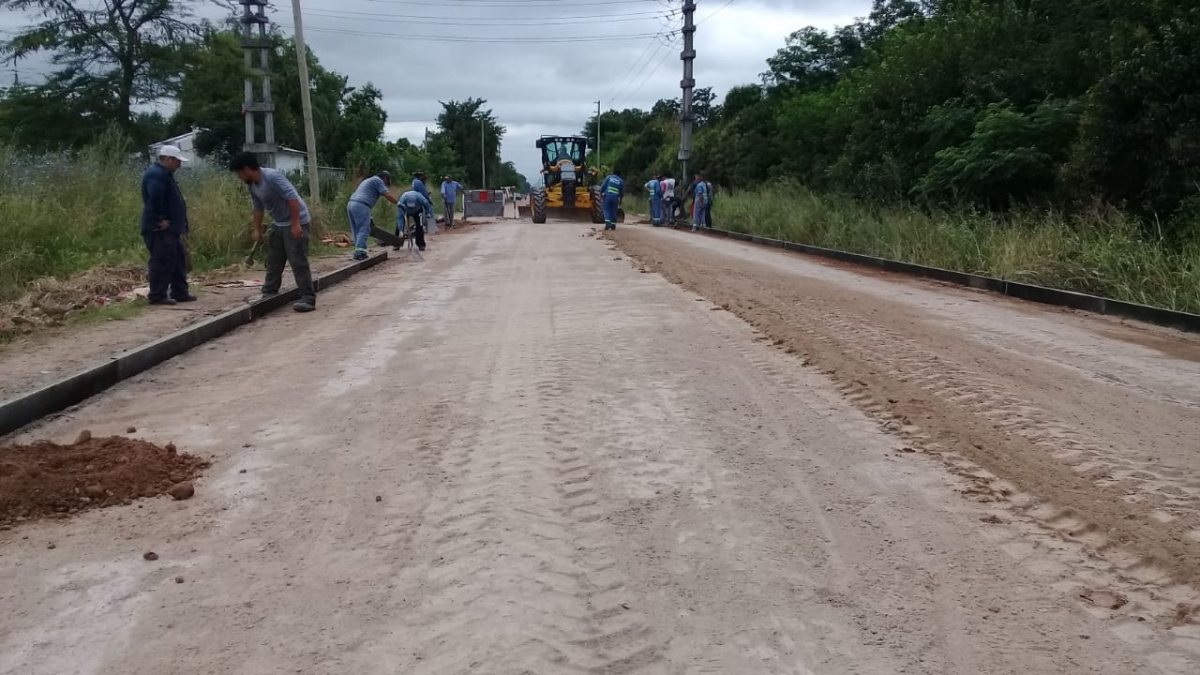 Continúa el preparado para el pavimento de hormigón en La Trocha