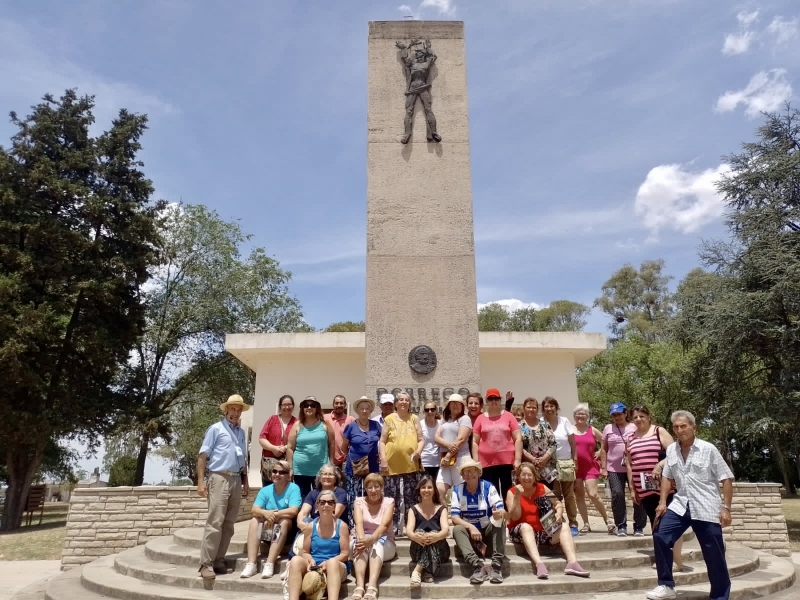 Adultos mayores visitaron la ciudad de Navarro