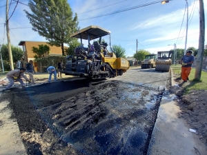 Asfalto en la calle El Recado