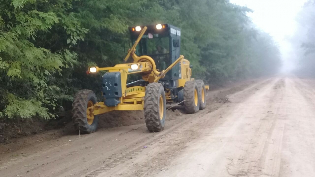 Nivelado y entoscado de la calle Ferrari en zona rural