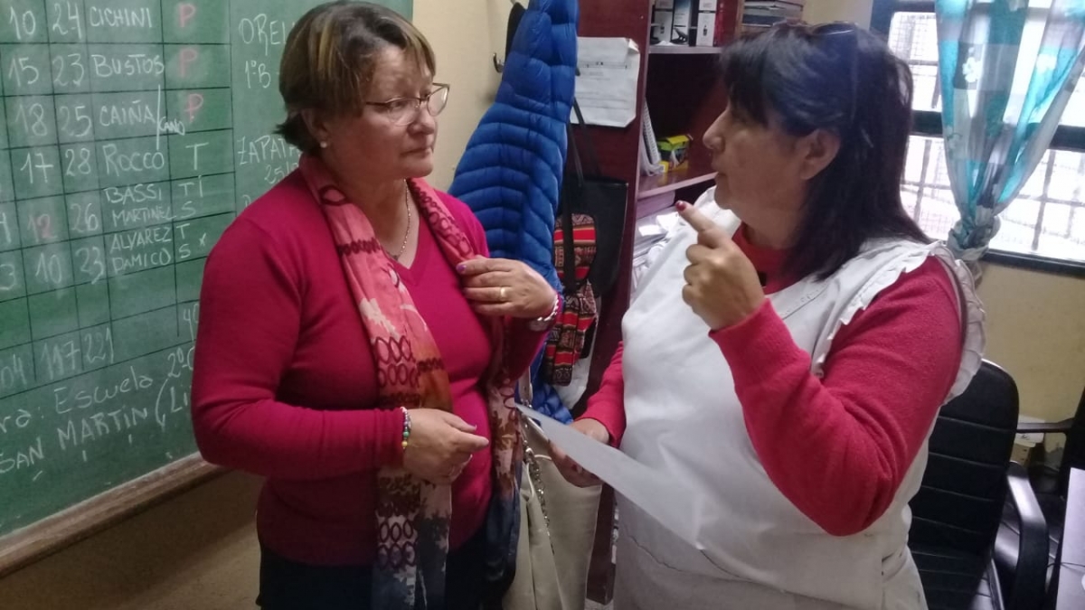 Entrega de una heladera a la Escuela N°16 del barrio El Zorzal