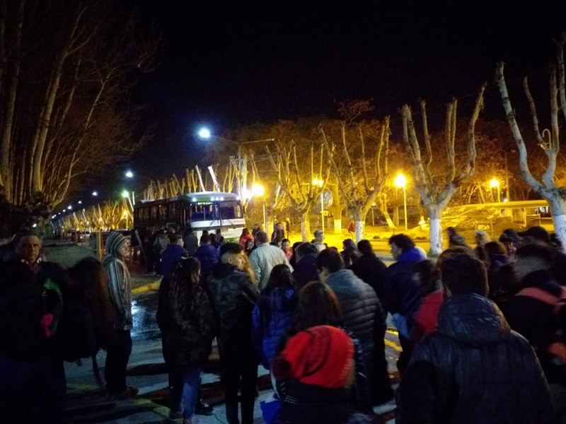 Salida de viaje de egresados de la Escuela Secundaria N°4