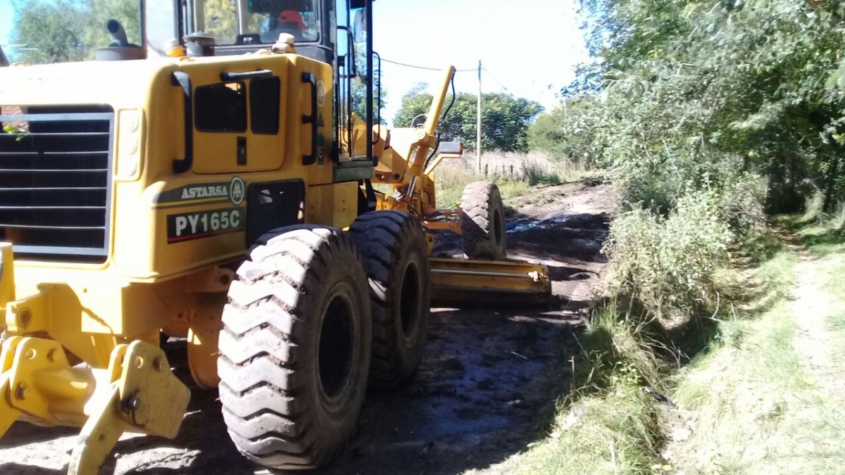 Avanza el nivelado y entoscado de calles en Santa Rosa