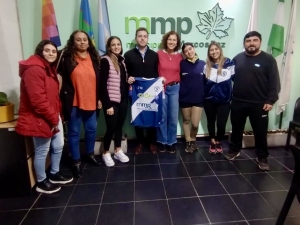 Entrega de apoyo económico a deportistas locales