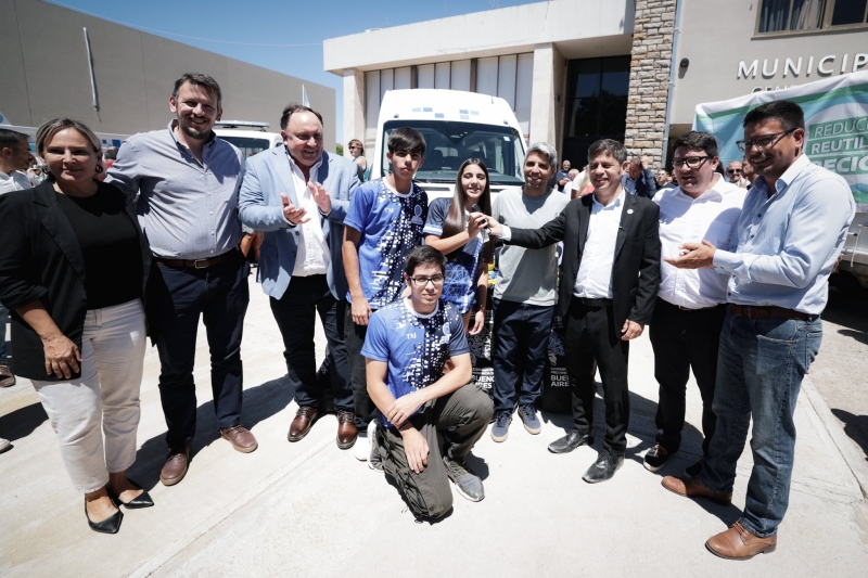 Autoridades locales acompa&ntilde;aron a Kicillof en una entrega de veh&iacute;culos en Las Heras