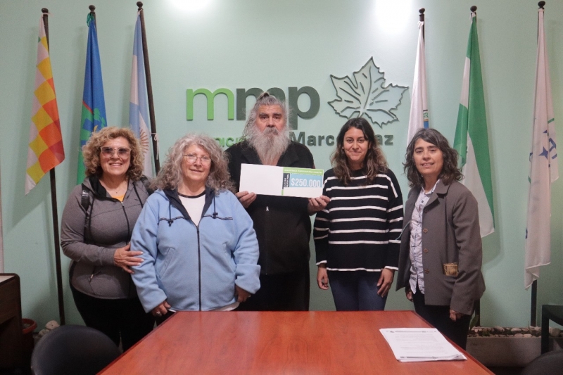 Entrega de apoyo económico a la Biblioteca Popular San Martin