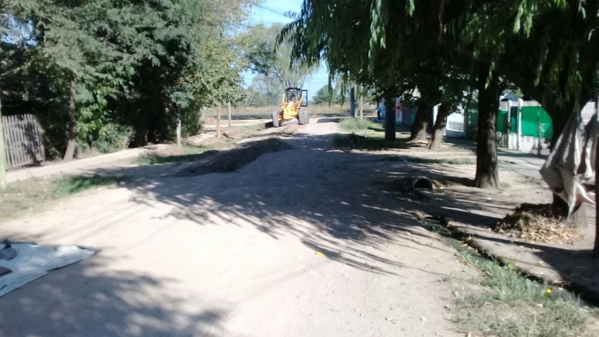 Nivelado de la calle Berutti en La Loma