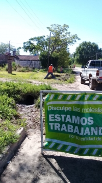 Zanjeo y limpieza de desagües en el barrio Killys