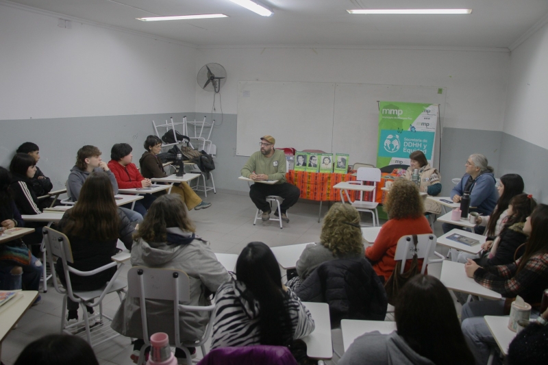 Presentación del libro “Son 30 mil”