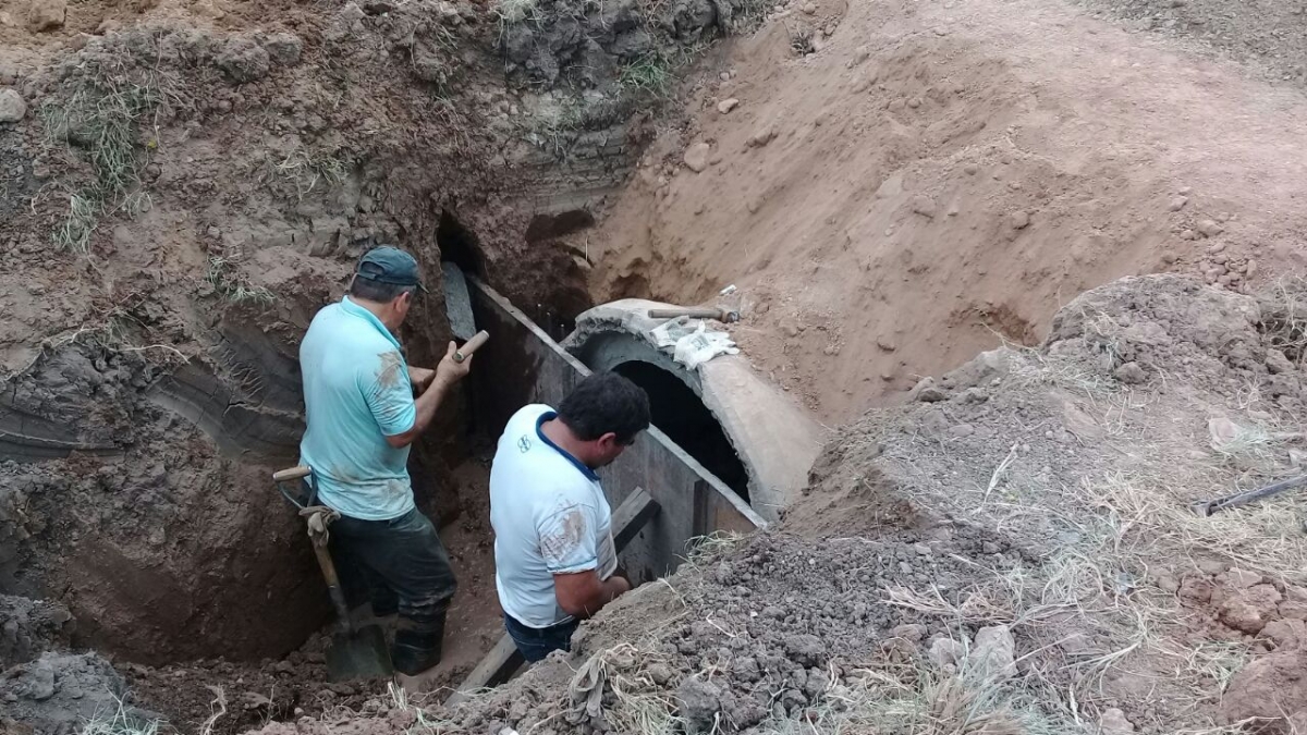 Continúa la obra de drenado del arroyo La Pantanosa