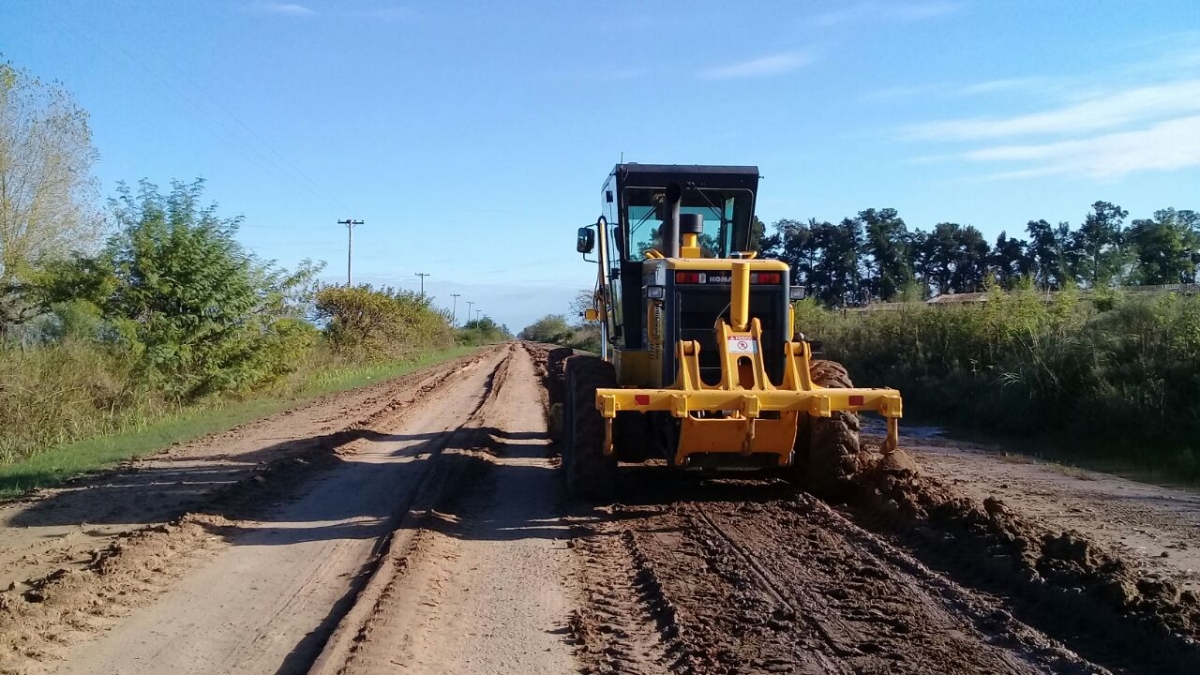 Nivelado de la calle San Martín en zona rural