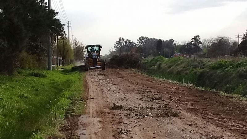 Nivelado y entoscado de Rivadavia y Rincón