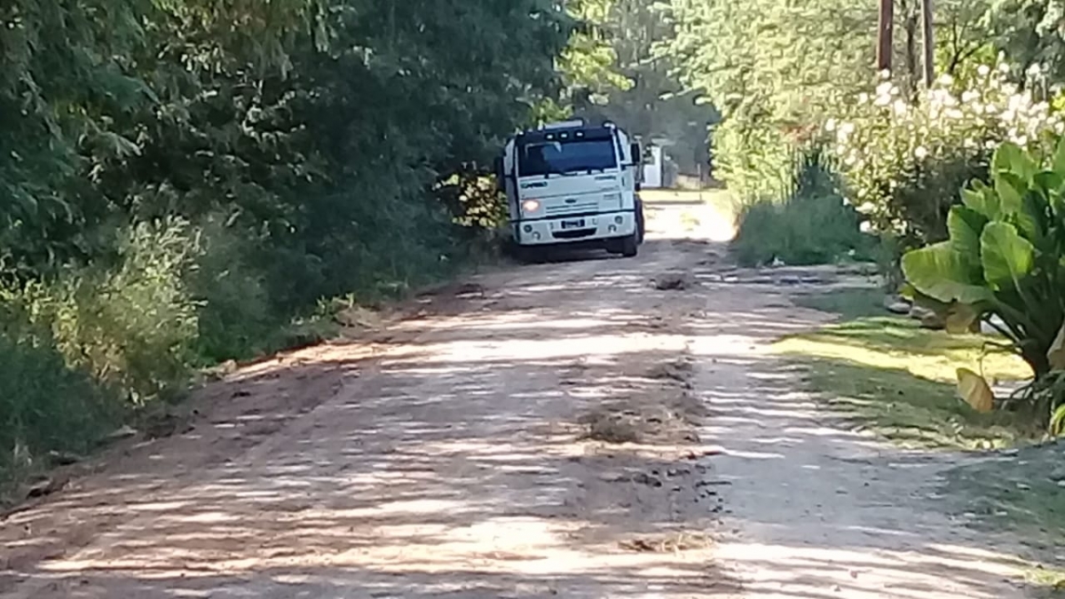 Nivelado y entoscado de la calle Cullen en Santa María