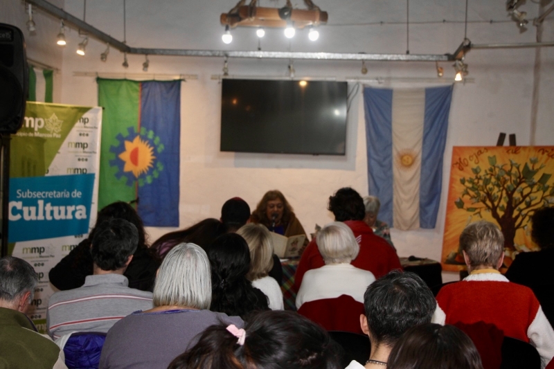 Café literario en Casa de la Cultura