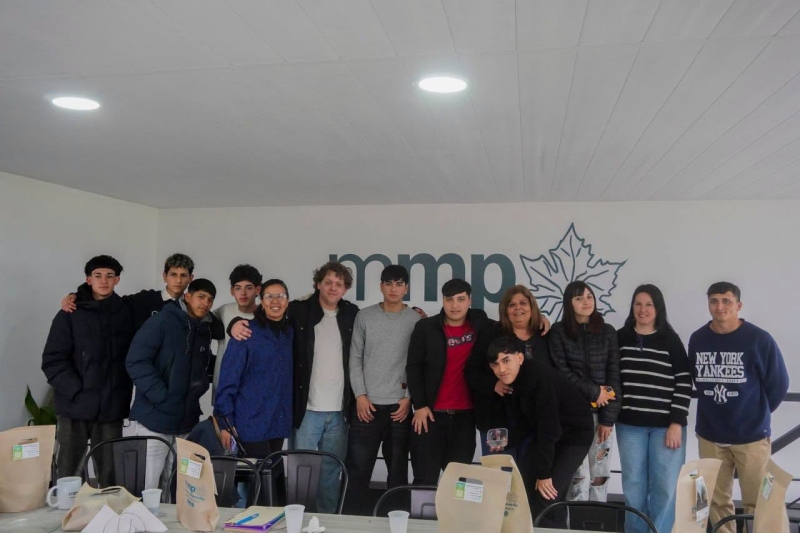 Estudiantes de Marcos Paz presenciaron el lanzamiento del GuaraniSat-2
