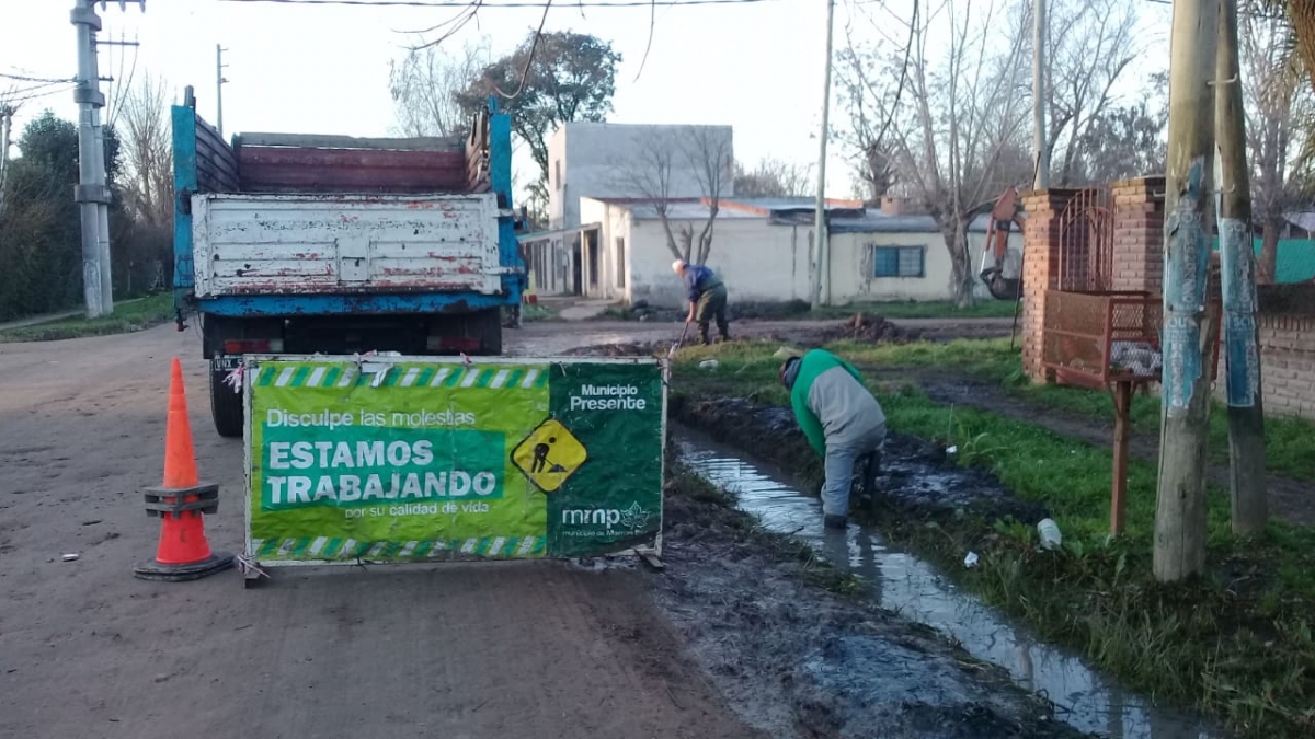 Continúa el zanjeo y limpieza de desagúes pluviales en El Prado