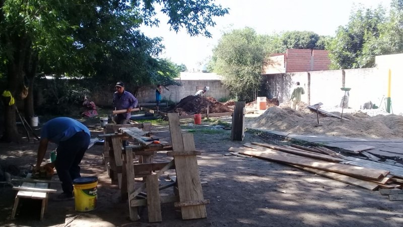 Avanza la construcción de dos nuevas aulas en la escuela secundaria del Barrio Los Aromos