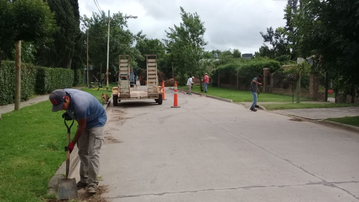 Limpieza de calles en el Barrio La Recova