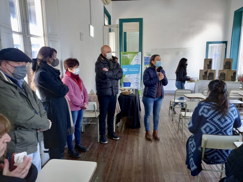 Entrega de reconocimiento a Jardines de Infantes