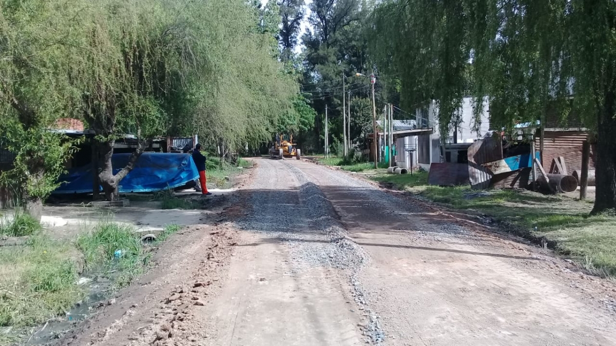 Colocación de piedras en pasaje Merlo de El Lucero