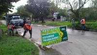 Limpieza y mantenimiento de bocas de tormenta en calle Libertad