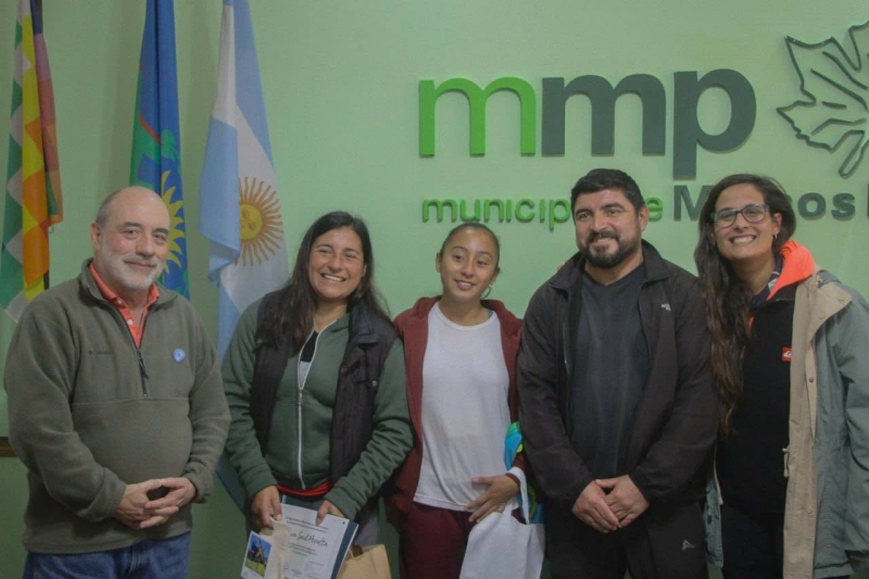 Entrega de reconocimiento a la jugadora local Zaira Said Peralta
