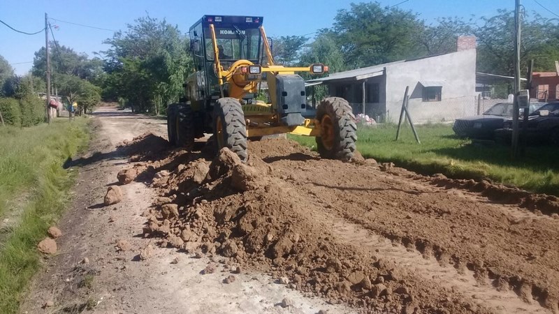 Obras y Servicios, nivelado y entoscado de calles en Santa María