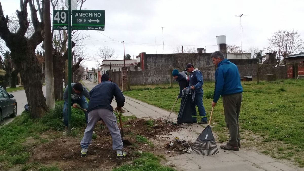 Limpieza de espacios públicos en el casco urbano