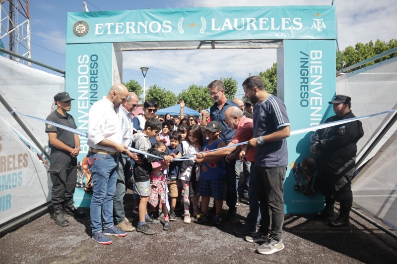 ¡Se dió apertura a Eternos Laureles en el Paseo de la Estación!