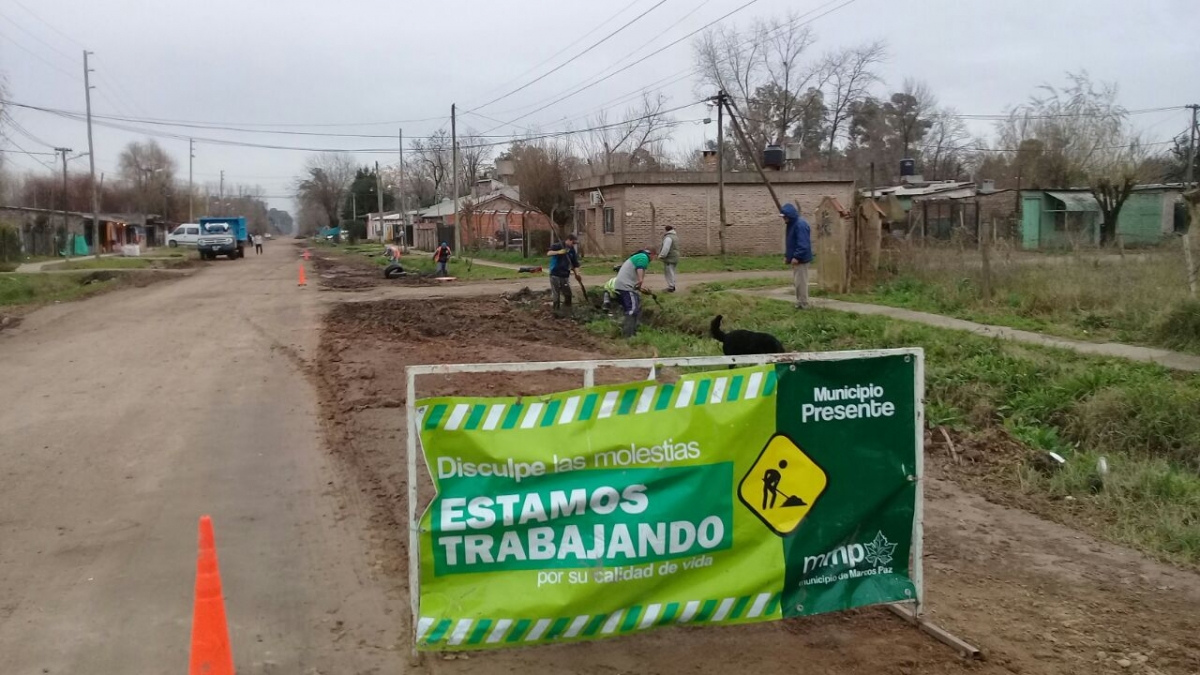 Avanza el zanjeo y colocación de caños de desagüe en La Milagrosa