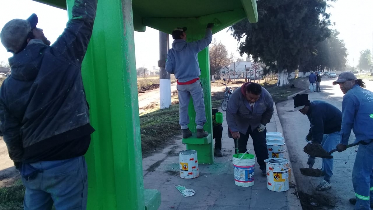 Pintura vial y de los refugios sobre Ruta 40