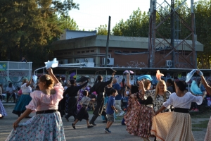 Folklore en el Paseo de la Estación