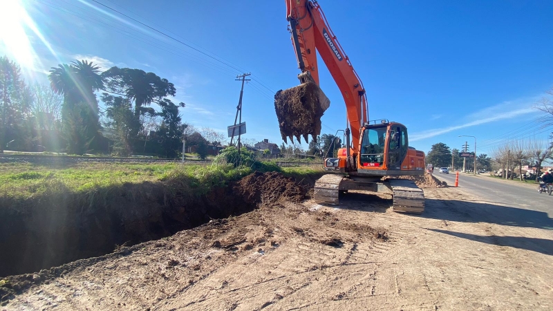 Continúan las obras de entubado del canal Rivadavia Sur