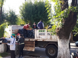 Repartición de alimentos en escuelas.