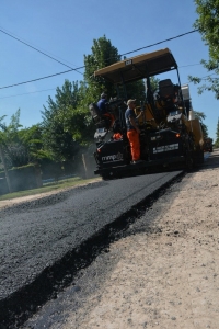 Comenzó el asfalto en calle Ricardo Güiraldes, barrio Martín Fierro