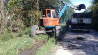 Obras y Servicios, zanjeo y caños de desagüe en Santa María