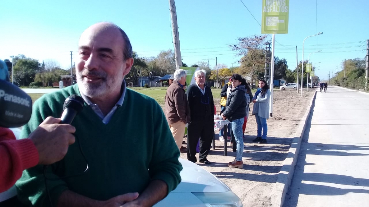 Recorrida del intendente por el nuevo asfalto de D&#039;Agnillo