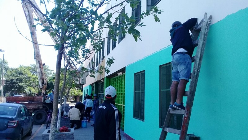 Trabajos de pintura en la Escuela N°14 de Rayito de Sol