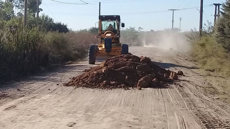 Continúa el nivelado y entoscado de la calle García en Torchiaro