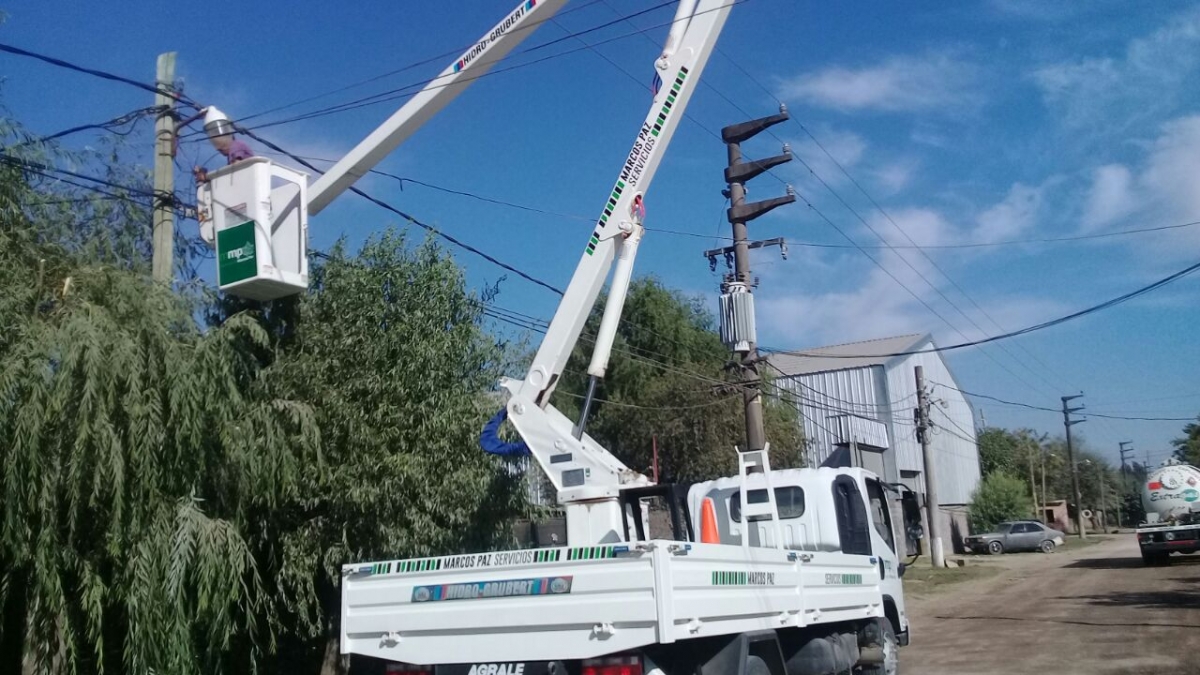 Reparación de luminarias en la calle Misiones de El Prado