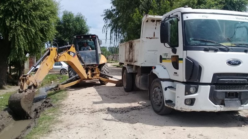 Limpieza de los desagües pluviales de la calle La Pampa