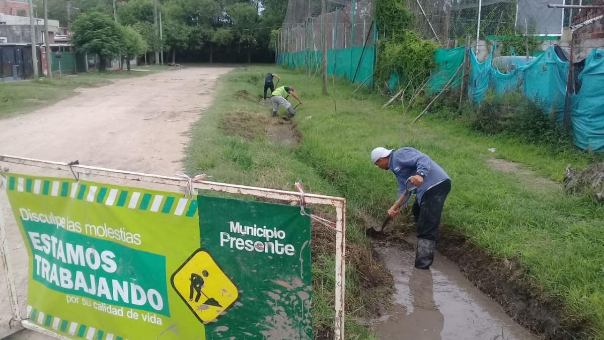 Continúan los trabajos de mantenimiento y zanjeo en el Casco Céntrico.