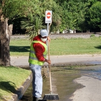 Limpieza y barrido de calles en barrios y casco céntrico.