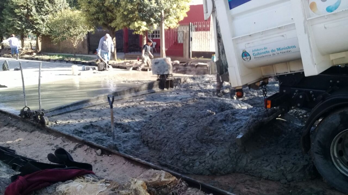 Avanza el hormigonado de la calle Filiberto en El Zorzal